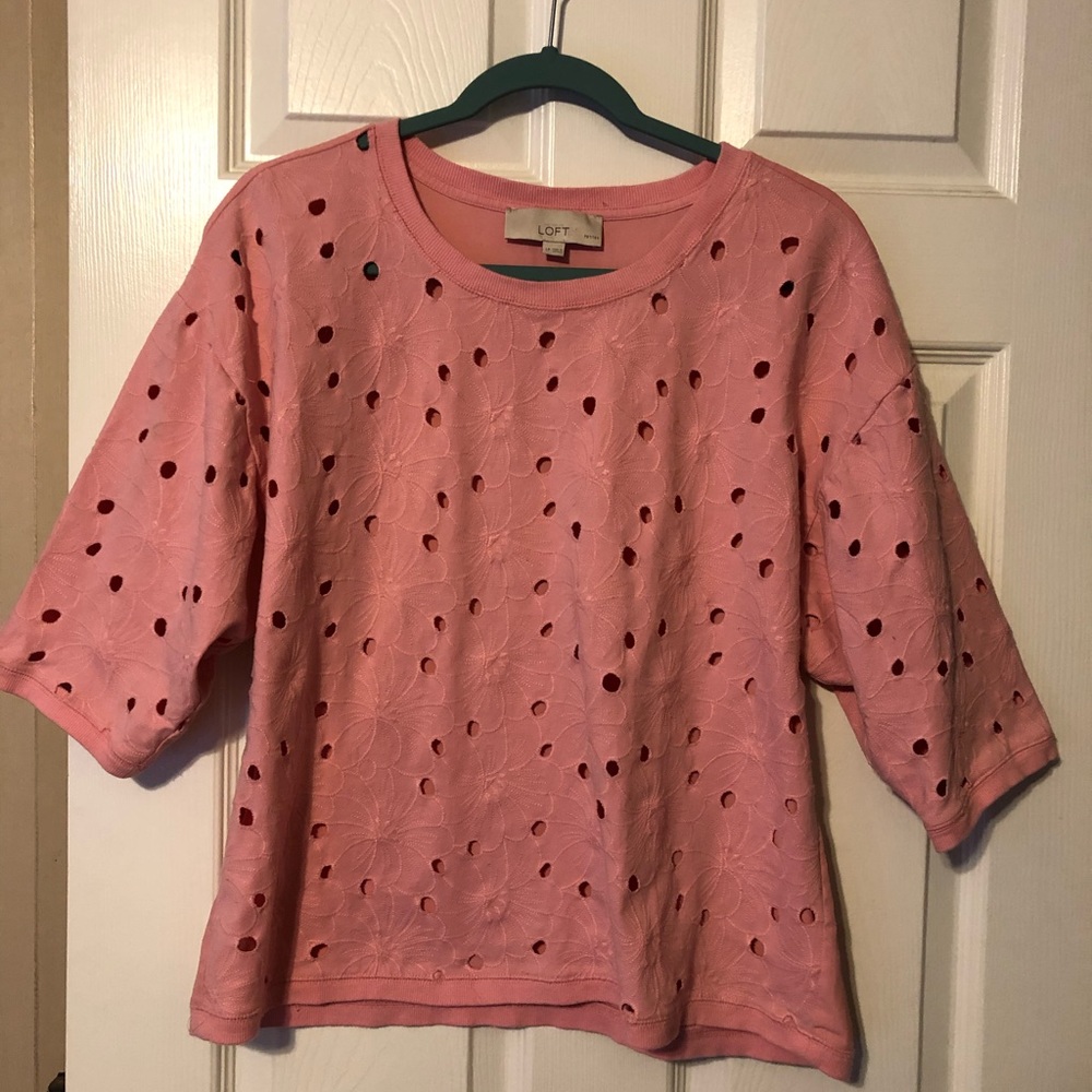 Ann Taylor LP Pink embroidered Flowers Cutout SS